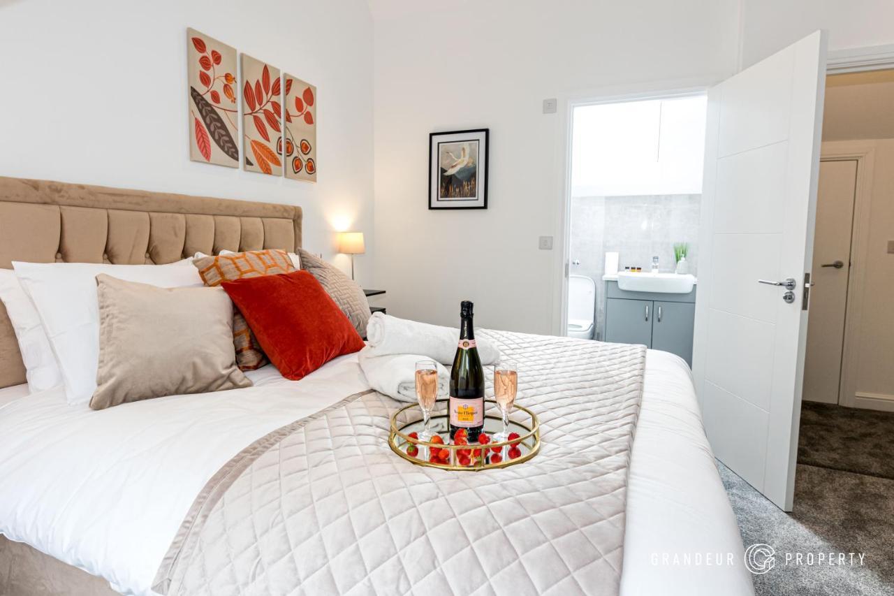 Denmark House By Grandeur Property Villa Poole Exteriör bild